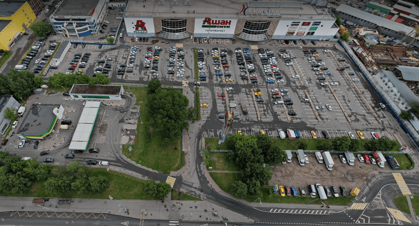 Парковка в сети ТЦ «Капитолий»